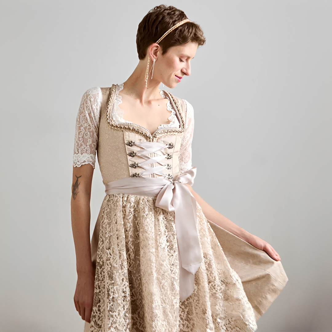 Eunes - Elegantes Schnürkleid für Damen
