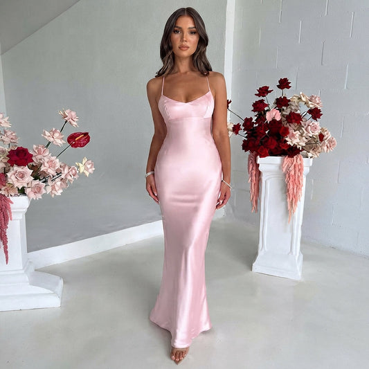 Melika - Schimmerndes, figurbetontes Maxikleid