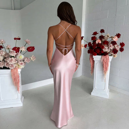 Melika - Schimmerndes, figurbetontes Maxikleid