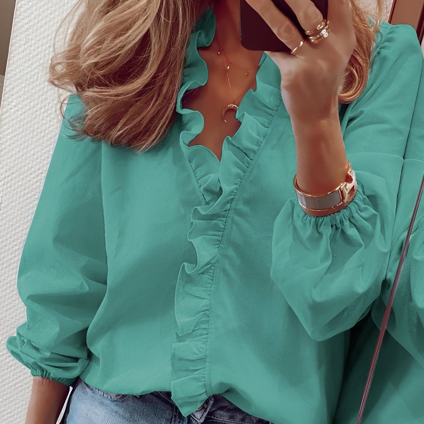 Martha - Elegante Bluse mit Rüschen und V-Ausschnitt für Damen
