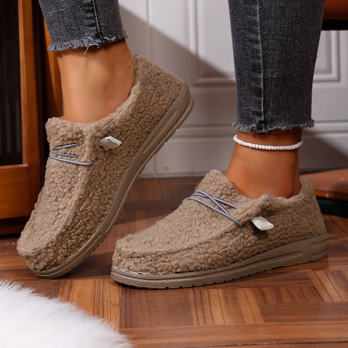 Mellony - Moderne Damen-Pantoletten mit flachem Design