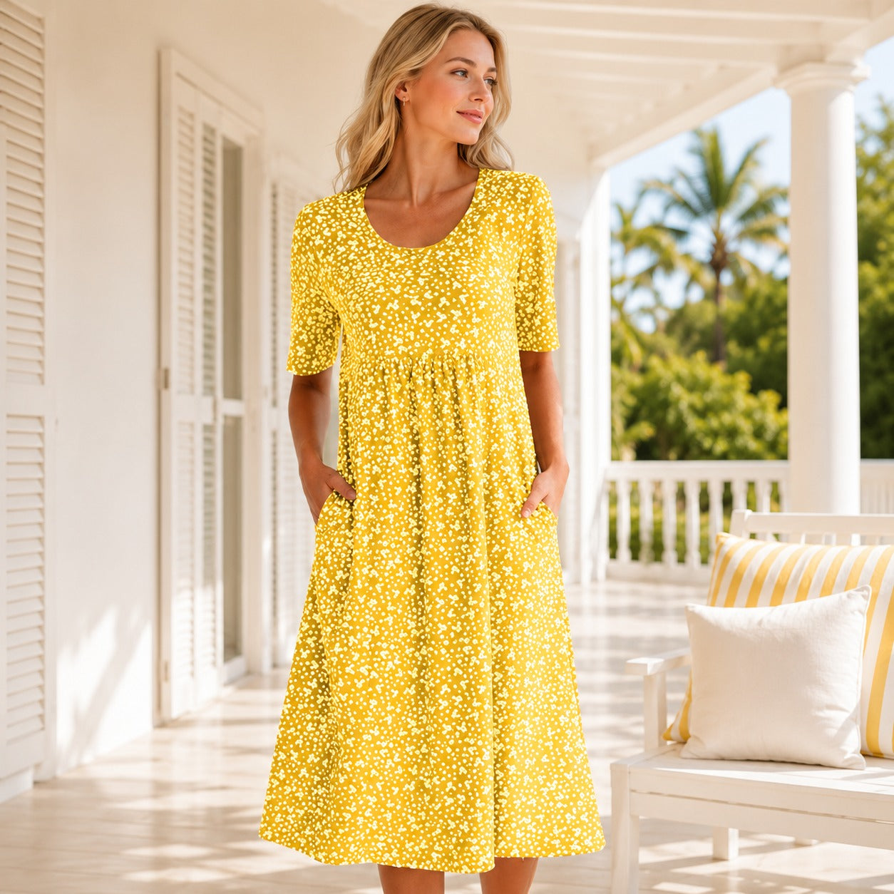 Yasmin - Kurzes Kleid mit Blumenmuster und Ärmeln