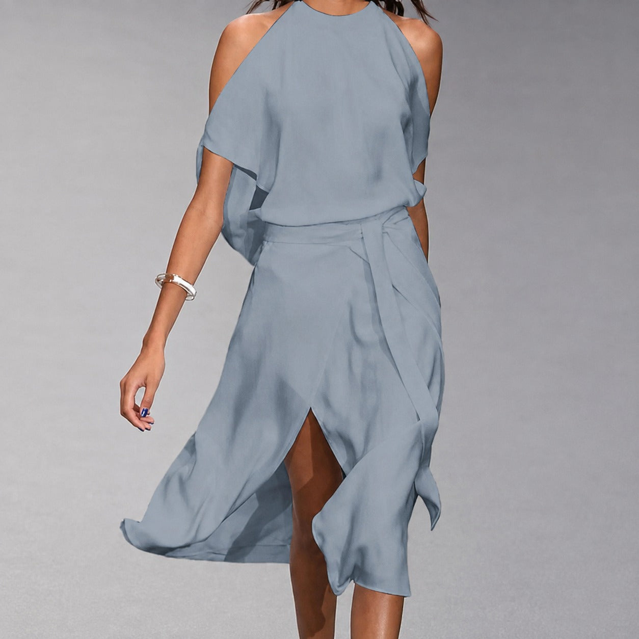 Madonnah - Ein luftiges Kleid mit eleganten Schulterausschnitten