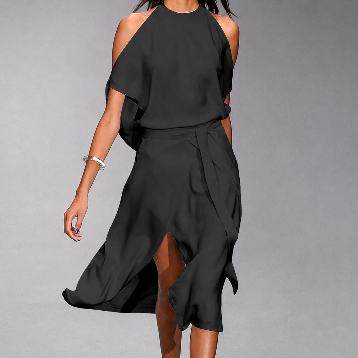 Madonnah - Ein luftiges Kleid mit eleganten Schulterausschnitten