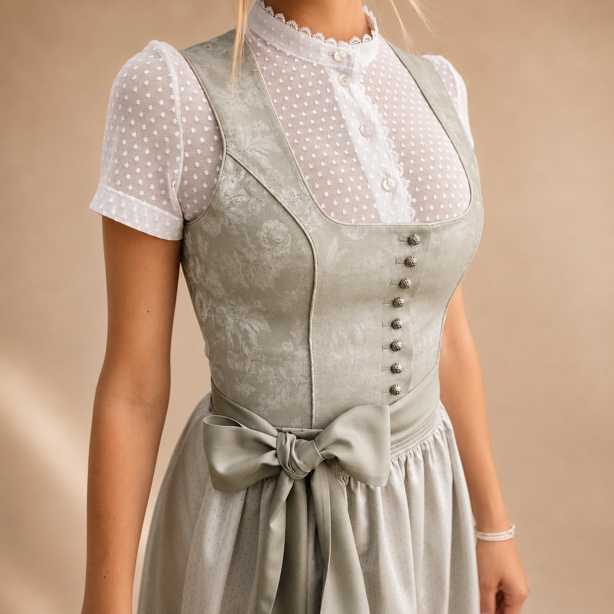 Cora - Traditionelles Oktoberfestkleid mit Schleifenakzent