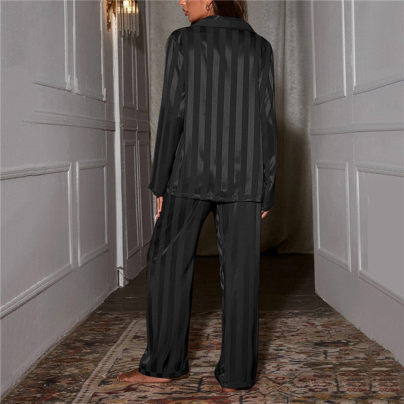 Trendiger Damen-Pyjama aus weichem Stoff