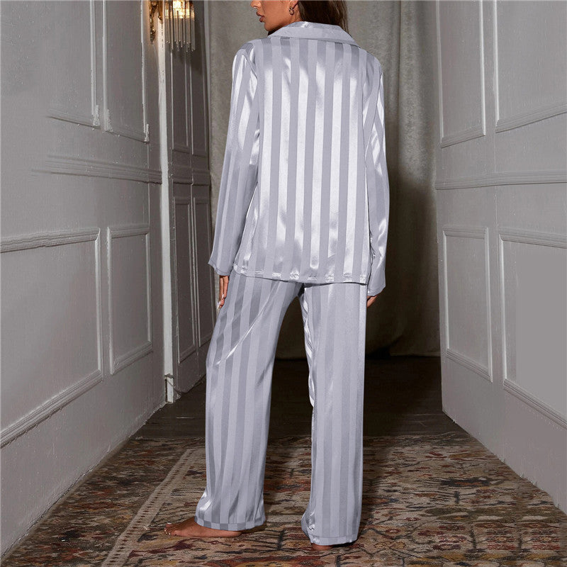 Trendiger Damen-Pyjama aus weichem Stoff